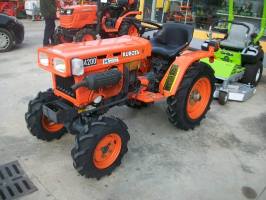Kubota B4200 PIERŚCIENIE I TŁOKI